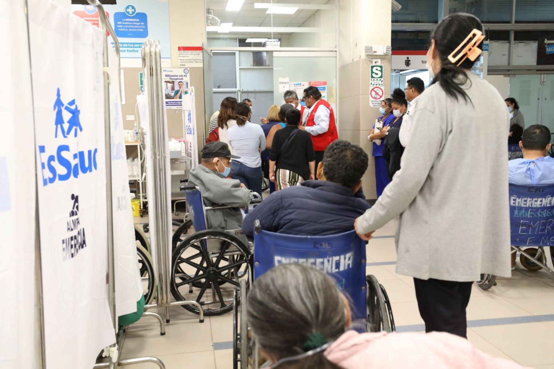 Auditores de la Contraloría supervisan servicios de salud nocturno en hospitales Grau y Almenara de Lima. Foto: ANDINA/Difusión