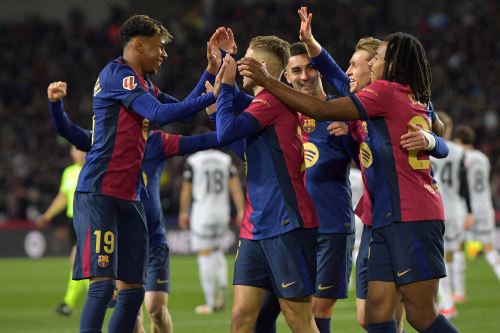 Barcelona golea 7 a 1 al Valencia CF durante el partido de fútbol de la liga española