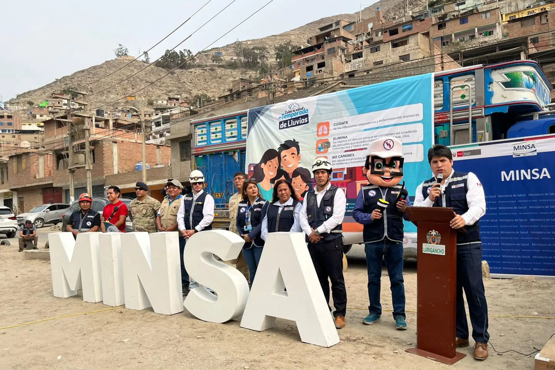 Cientos de familias de Lurigancho- Chosica participan en la feria de prevención "Cuida tu salud en temporada de lluvias", organizada por el Minsa y la municipalidad distrital en la Cooperativa Pablo Patrón. 
Foto: Minsa