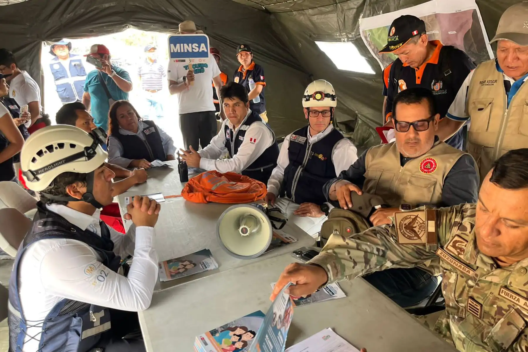 Cientos de familias de Lurigancho- Chosica participan en la feria de prevención "Cuida tu salud en temporada de lluvias", organizada por el Minsa y la municipalidad distrital en la Cooperativa Pablo Patrón. 
Foto: Minsa