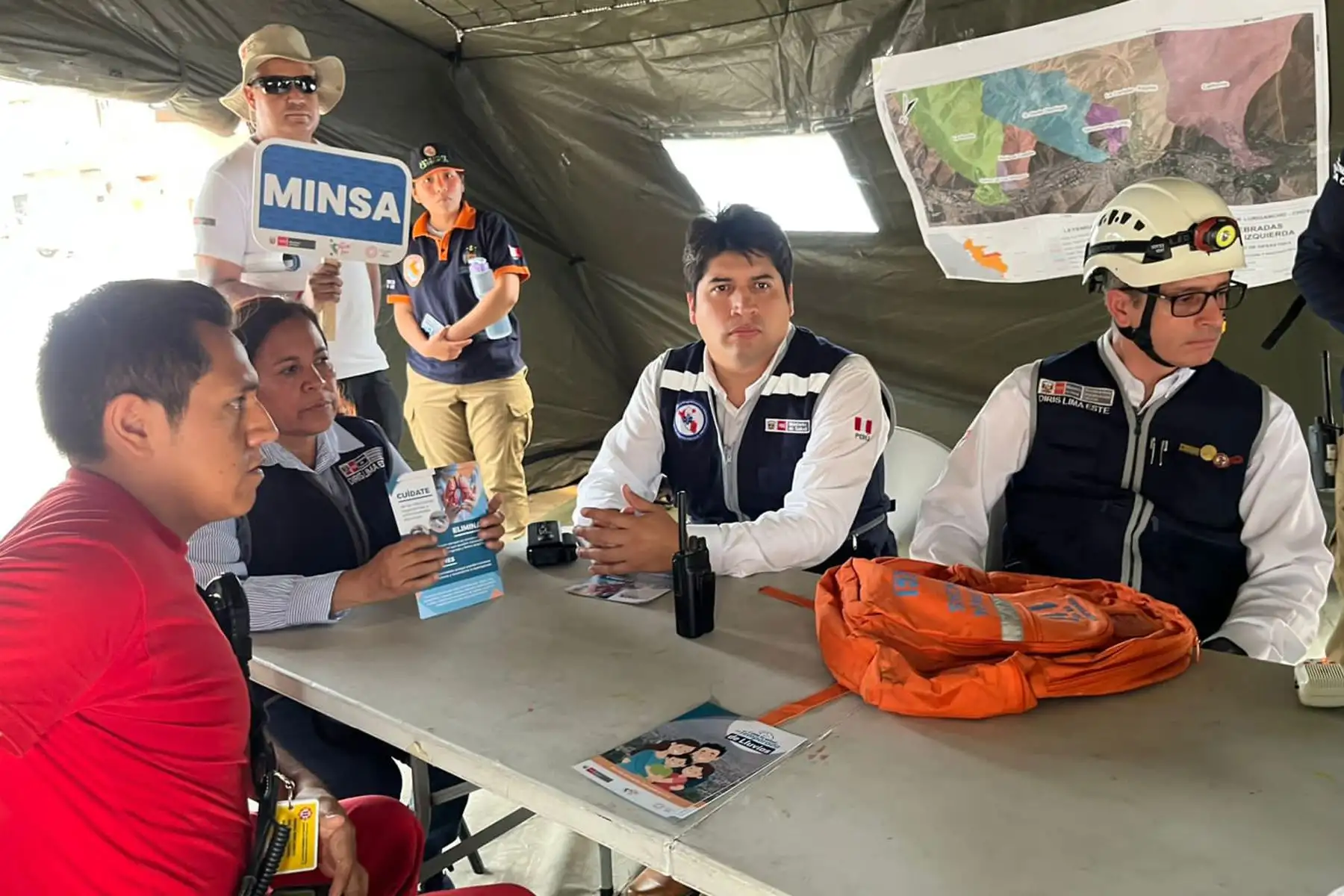 Cientos de familias de Lurigancho- Chosica participan en la feria de prevención "Cuida tu salud en temporada de lluvias", organizada por el Minsa y la municipalidad distrital en la Cooperativa Pablo Patrón. 
Foto: Minsa
