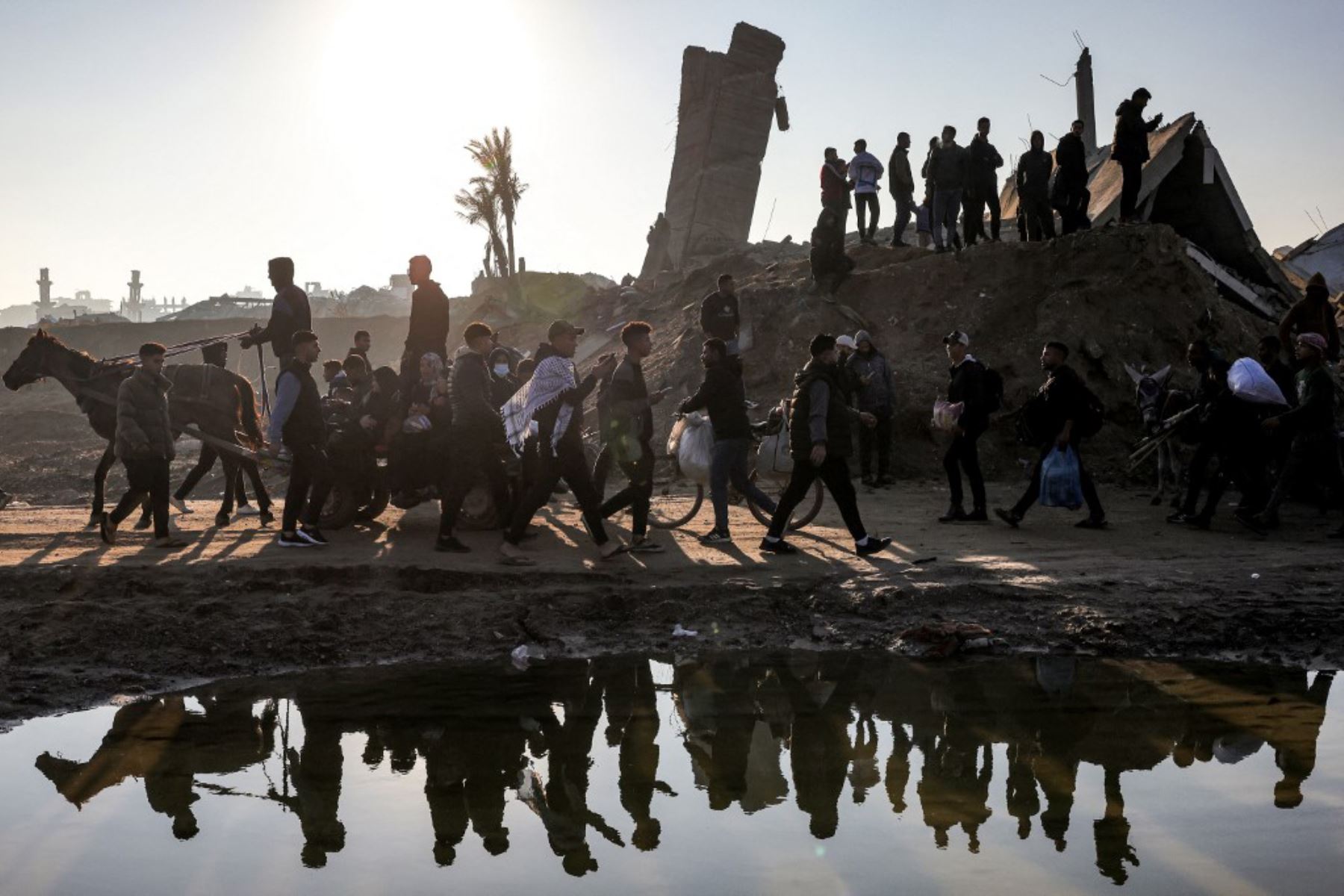 Este avance mantiene con vida el frágil alto el fuego en la guerra de 15 meses entre Israel y el movimiento islamista, vigente desde el 19 de enero, y abre la puerta a un nuevo canje de rehenes por presos palestinos. Foto: AFP