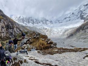 Con ayuda de modernos equipos tecnológicos, especialistas del Inaigem realizan estudio de glaciar Llaca para evaluar el impacto del cambio climático en el retroceso glaciar en la Cordillera Blanca, región Áncash. ANDINA/Difusión