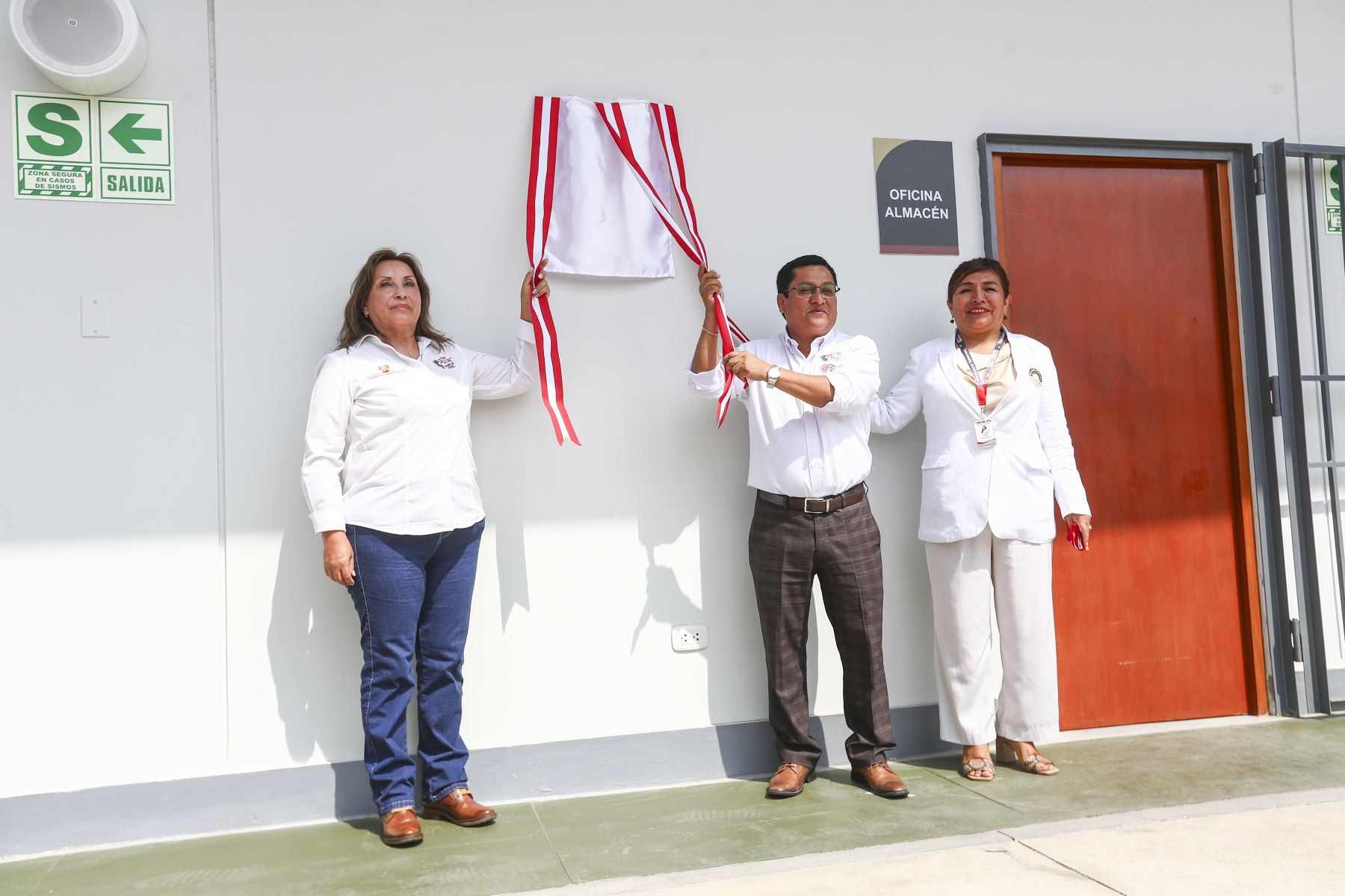 La presidenta Dina Boluarte participa en la ceremonia de inauguración del edificio Servicios Especializados en Investigacion en el Instituto de Salud Mental Honorio Delgado -Hideyo Noguchi, en el distrito de San Martín de Porres. Foto: ANDINA/Prensa Presidencia