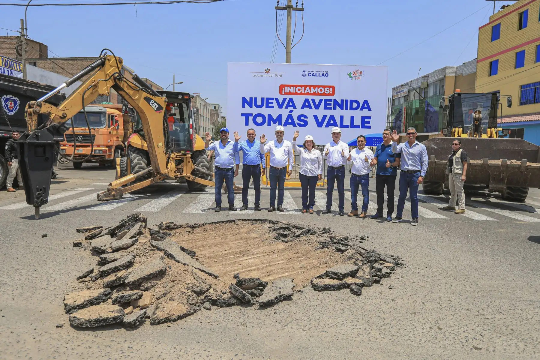 La presidenta de la República, Dina Boluarte Zegarra, participa en la ceremonia de inicio de obra de la nueva avenida Tomás Valle, en la provincia constitucional del Callao. Foto: ANDINA/ Prensa Presidencia
