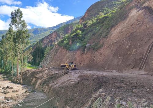 Se restableció el tránsito en la vía alterna al Valle Sagrado de Los Incas, región Cusco, tras ser afectada por deslizamientos.