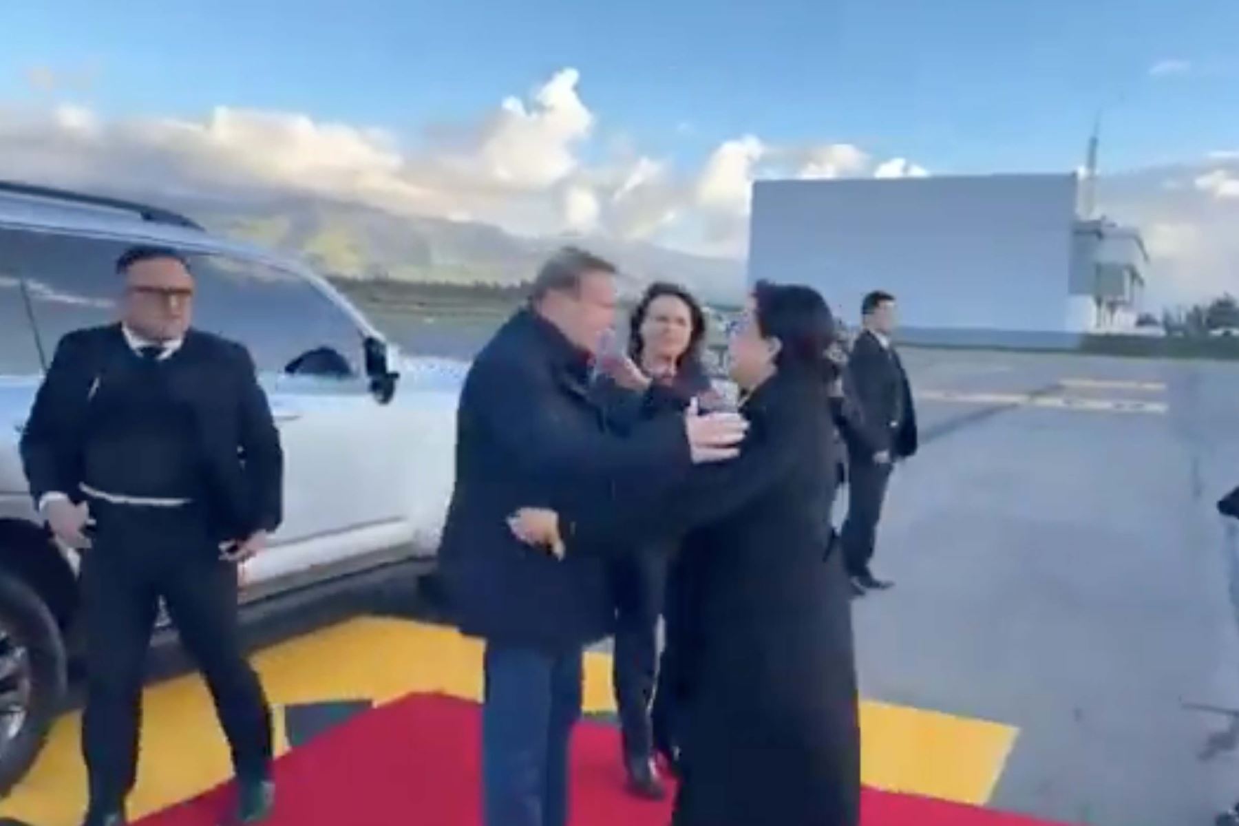 Edmundo González Urrutia fue recibido con honores de jefe de Estado a su llegada a la ciudad de Quito, Ecuador. Foto: Captura TV