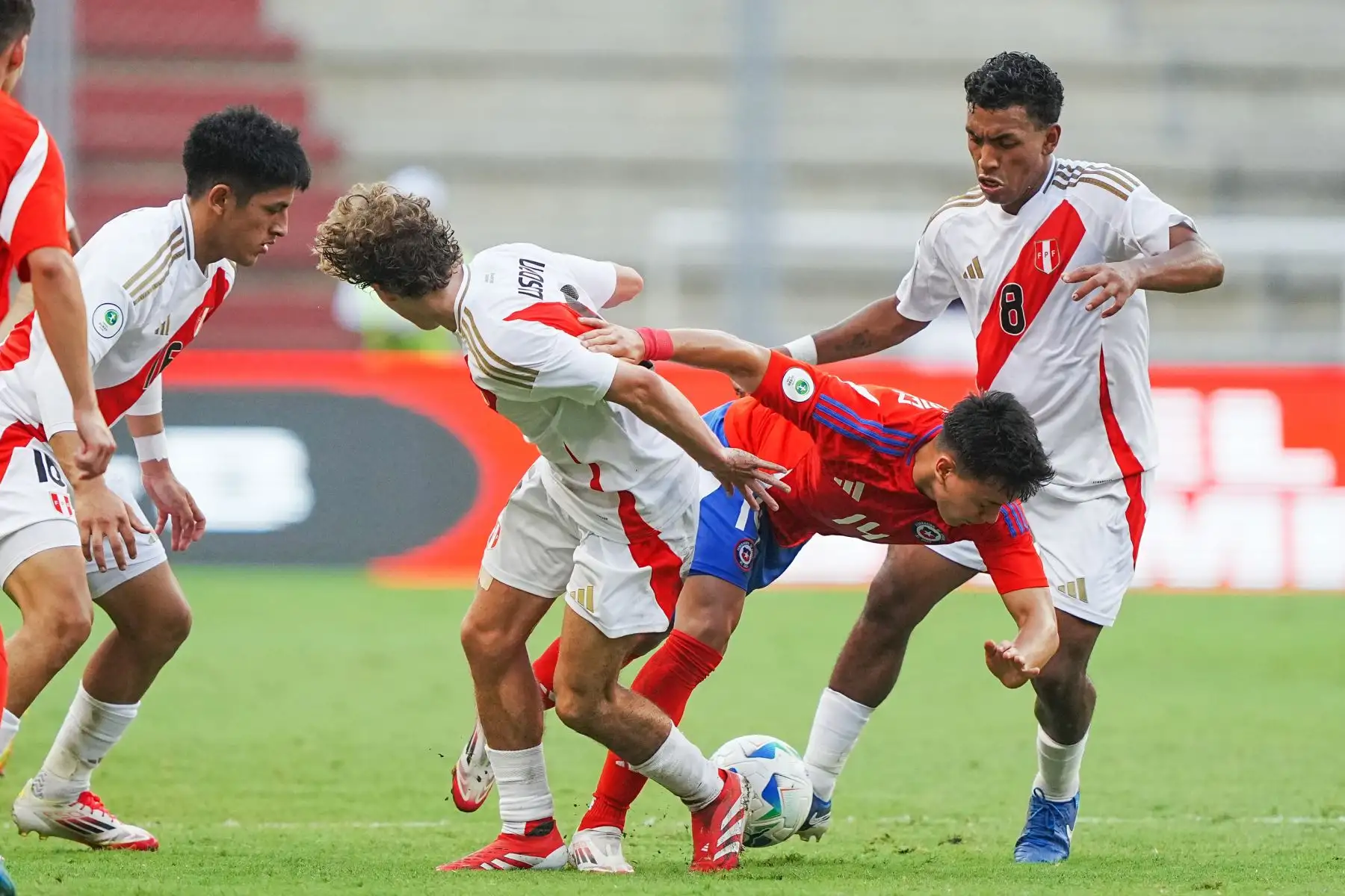 En un vibrante partido disputado en el estadio Metropolitano de Lara, Chile venció 3-2 a Perú por la tercera fecha del Grupo A del Sudamericano Sub 20 2025, dejando a la 