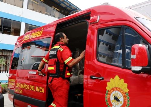 Gobierno Regional de Cajamarca entregó un vehículo coaster a la compañía de bomberos de Cajamarca para mejorar la atención de emergencias. ANDINA/Difusión