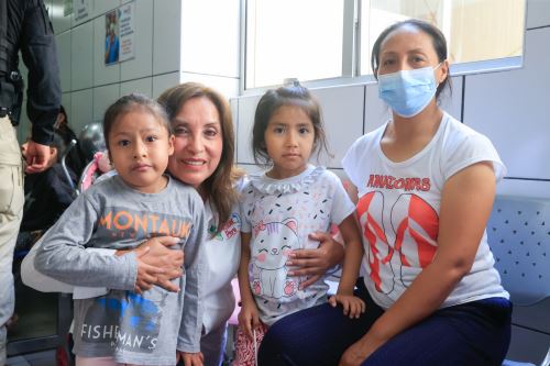 Presidenta participa en inauguración del resonador magnético del INS del Niño de San Borja