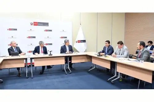 Reunión del ministro de Economía y Finanzas, José Arista, con representantes de la Asamblea Nacional de Gobiernos Regionales. ANDINA/Difusión