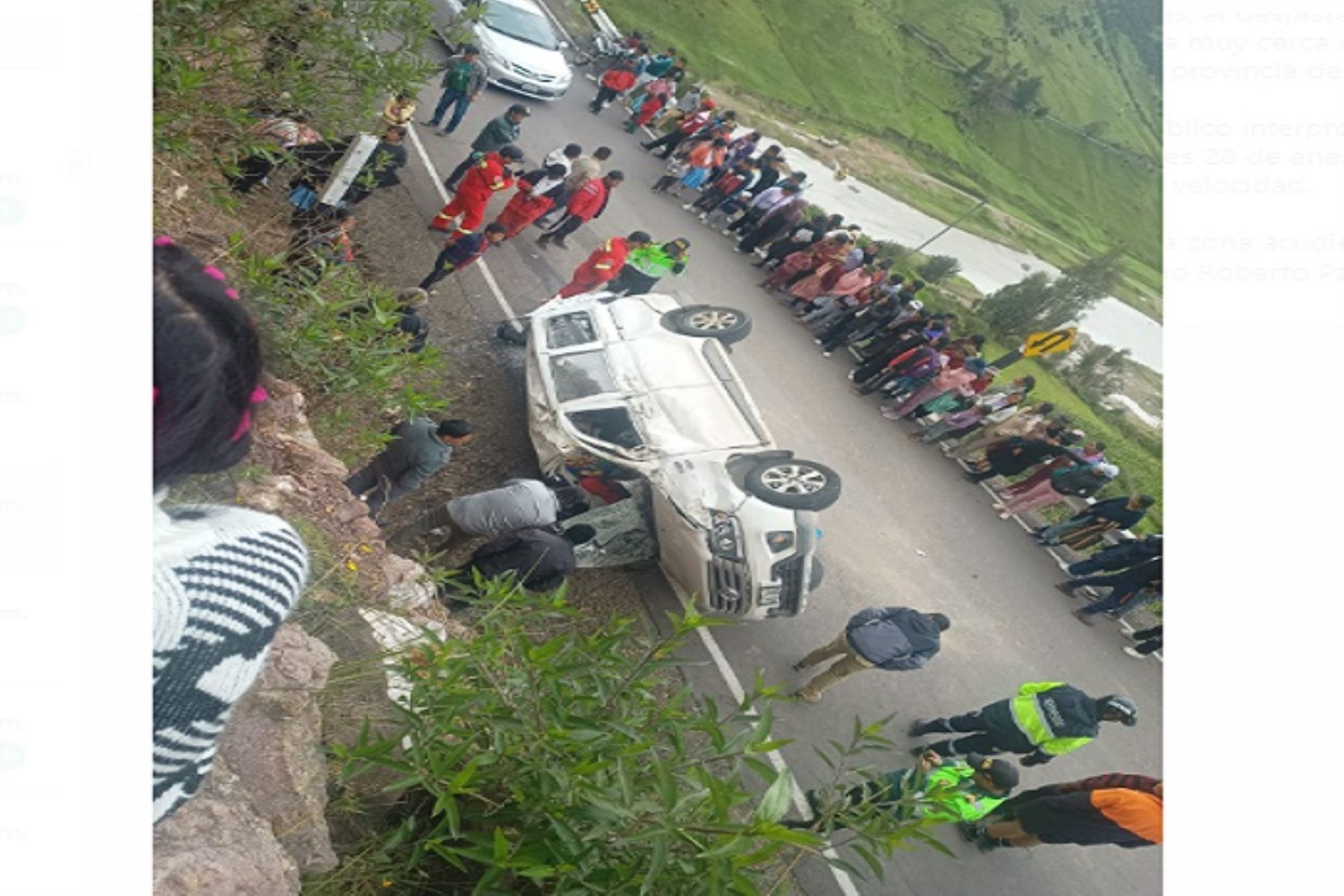 Huancavelica: dos muertos por volcadura de minivan que hacia ruta de Ica a Lircay