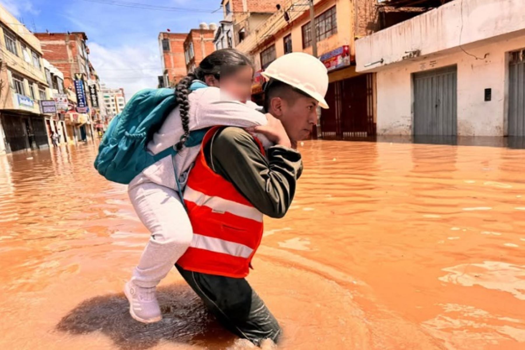 Gracias al apoyo del Ejército, se puso a buen recaudo a la población que requería trasladarse de un punto a otro.