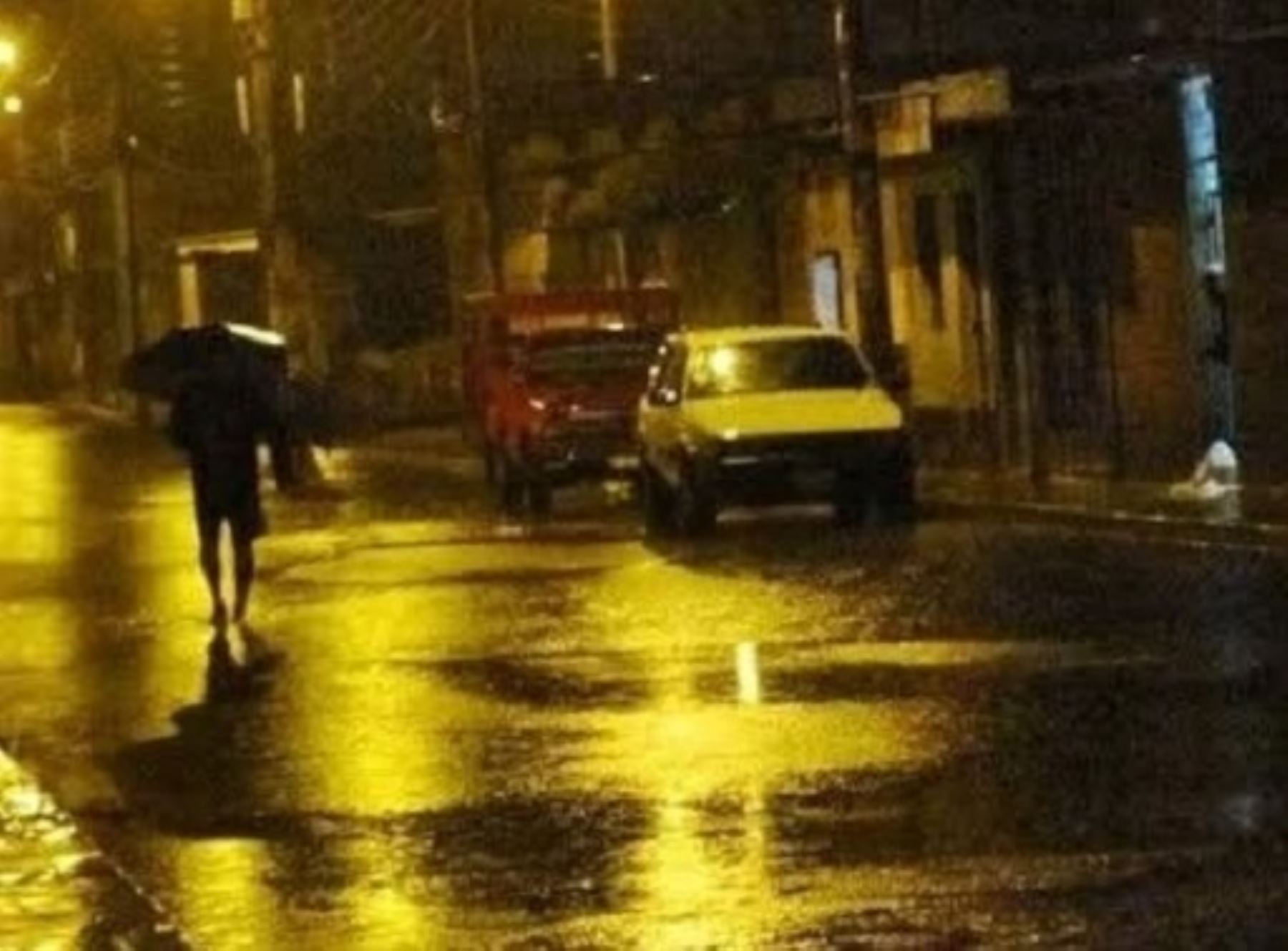 Una lluvia de fuerte intensidad soportó anoche la ciudad de Chiclayo. La precipitación pluvial afectó también otros distritos de Lambayeque. ANDINA/Difusión