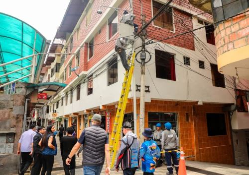 El distrito de Machu Picchu Pueblo instala 38 cámaras de seguridad, botones de pánico y altavoces para garantizar la seguridad de los turistas que visitan esta urbe que conduce al monumento inca de Machu Picchu. ANDINA/Difusión