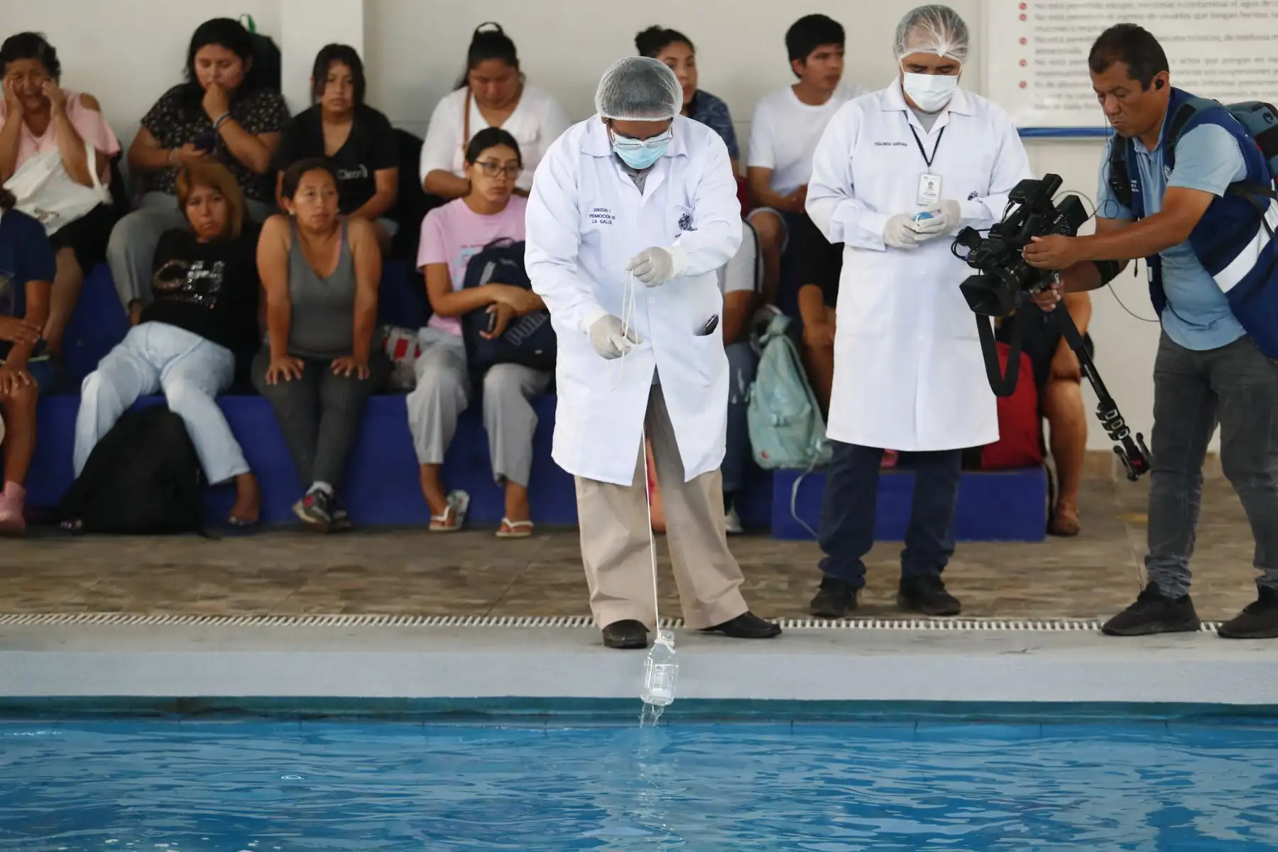 La Municipalidad de Lima, a través de la Subgerencia de Salud Pública y Agua de Emergencia, realizó una inspección sanitaria en la Piscina Municipal Virrey Toledo, ubicada en el Cercado de Lima, para constatar si se encuentra en condición saludable y apta para el uso del público en general. Foto: ANDINA/Daniel Bracamonte