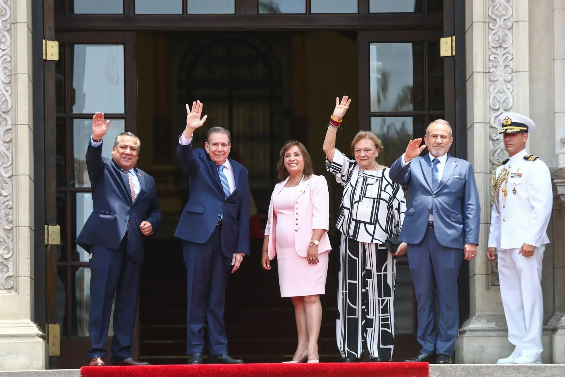 La Presidenta de la República, Dina Ercilia Boluarte Zegarra, recibe al presidente electo de Venezuela, Edmundo González Urrutia, en el marco de su visita a Perú. Foto: ANDINA/ Prensa Presidencia
