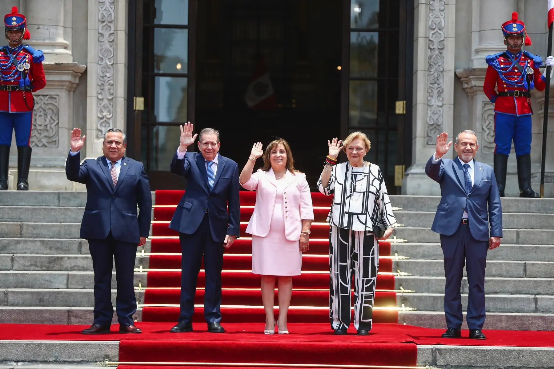La Presidenta de la República, Dina Ercilia Boluarte Zegarra, recibe al presidente electo de Venezuela, Edmundo González Urrutia, en el marco de su visita a Perú. Foto: ANDINA/ Prensa Presidencia