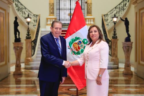 Presidenta Dina Boluarte recibe a Edmundo González en Palacio de Gobierno