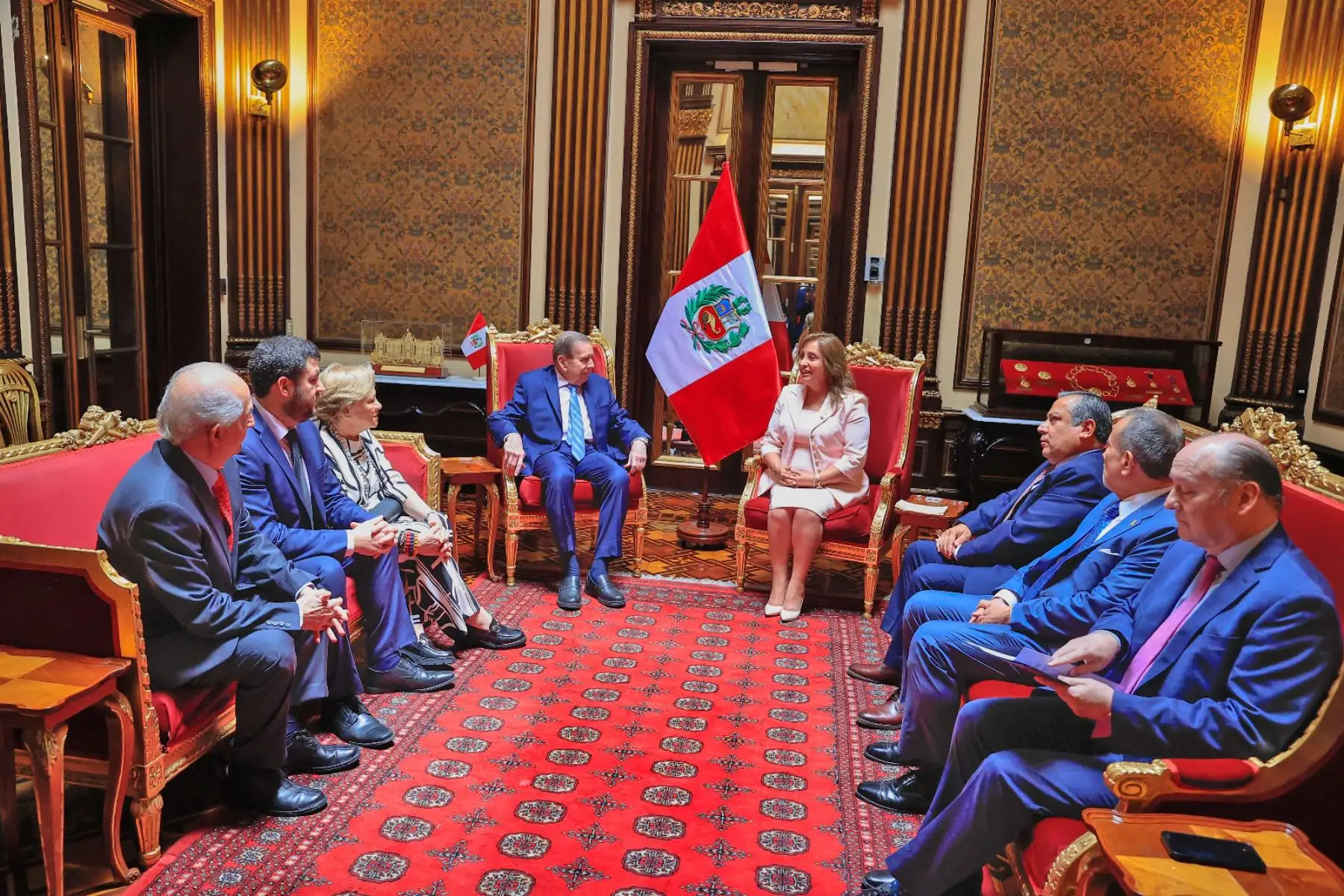 La Presidenta de la República, Dina Ercilia Boluarte Zegarra, recibe al presidente electo de Venezuela, Edmundo González Urrutia, en el marco de su visita a Perú. Foto: ANDINA/ Prensa Presidencia