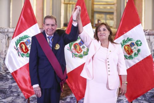 Presidenta Dina Boluarte recibe a Edmundo González en Palacio de Gobierno