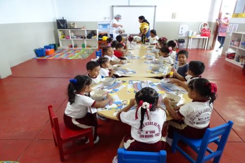 Los asistentes a  la reunión aseguraron que se respetará la tradición culinaria y diversidad alimentaria de la región y las características del servicio educativo.