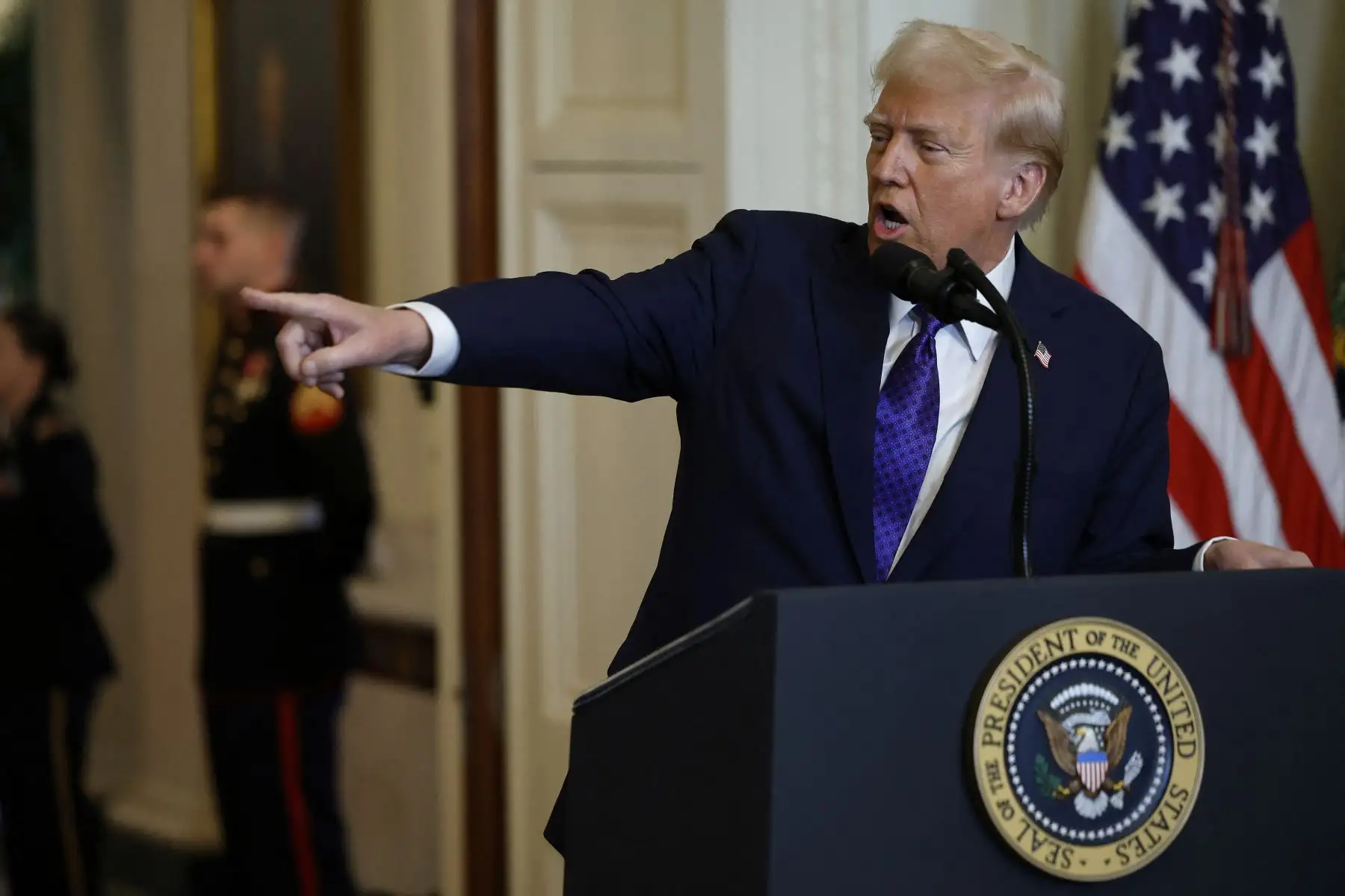 "Tendremos 30,000 camas en Guantánamo para detener a los peores inmigrantes ilegales criminales", afirmó Trump. Foto: AFP