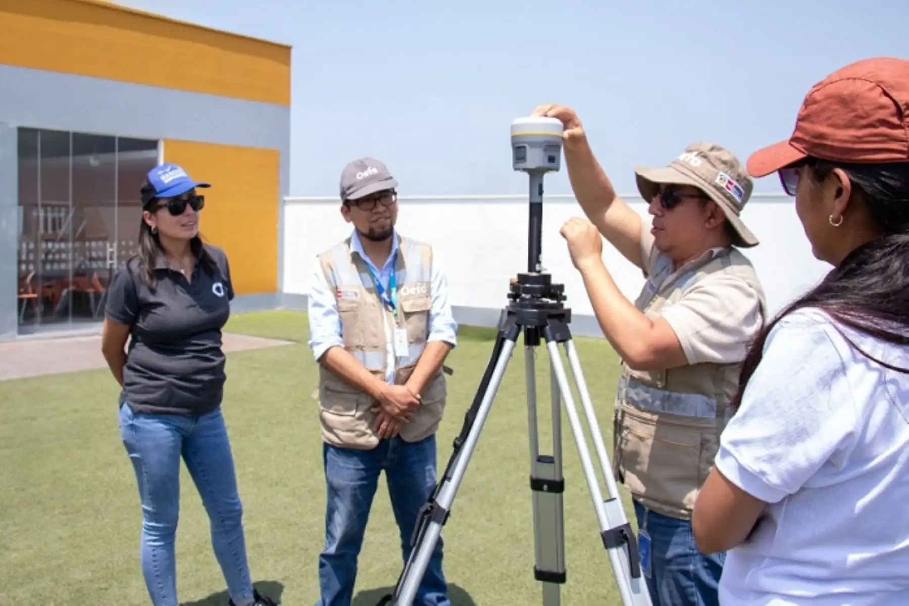 Supervisores del OEFA están siendo capacitados en uso de drones y GPS, normativa ambiental, manejo de sistemas de información geoespacial y emergencias ambientales, entre otros temas..