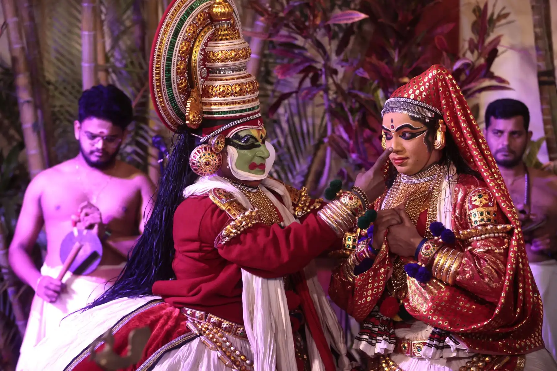 Grupo artístico Kathakali, una de las formas más antiguas y clásicas de danza-drama india, y de celebrar el intercambio cultural entre India y Perú. Foto: ANDINA/Vidal Tarqui