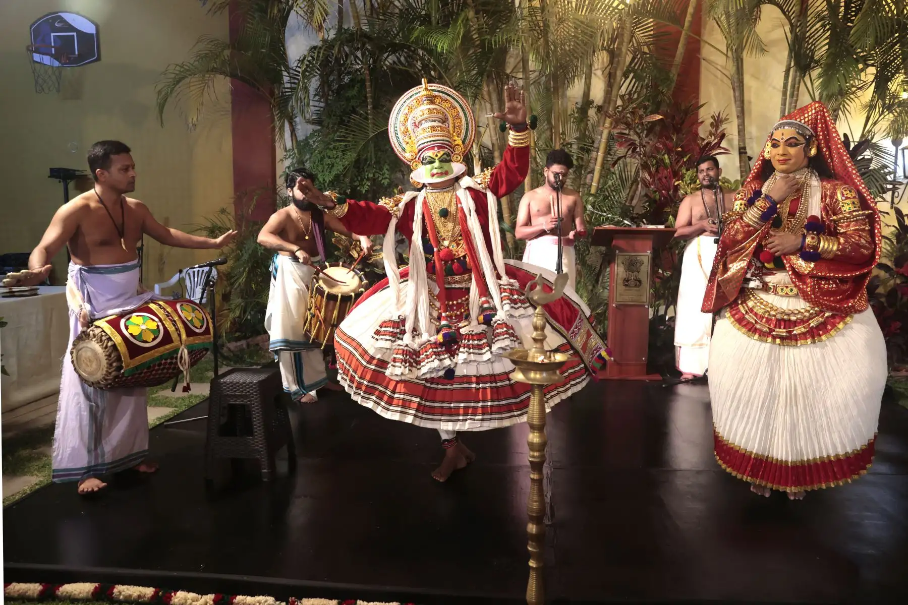 Grupo artístico Kathakali, una de las formas más antiguas y clásicas de danza-drama india, y de celebrar el intercambio cultural entre India y Perú. Foto: ANDINA/Vidal Tarqui