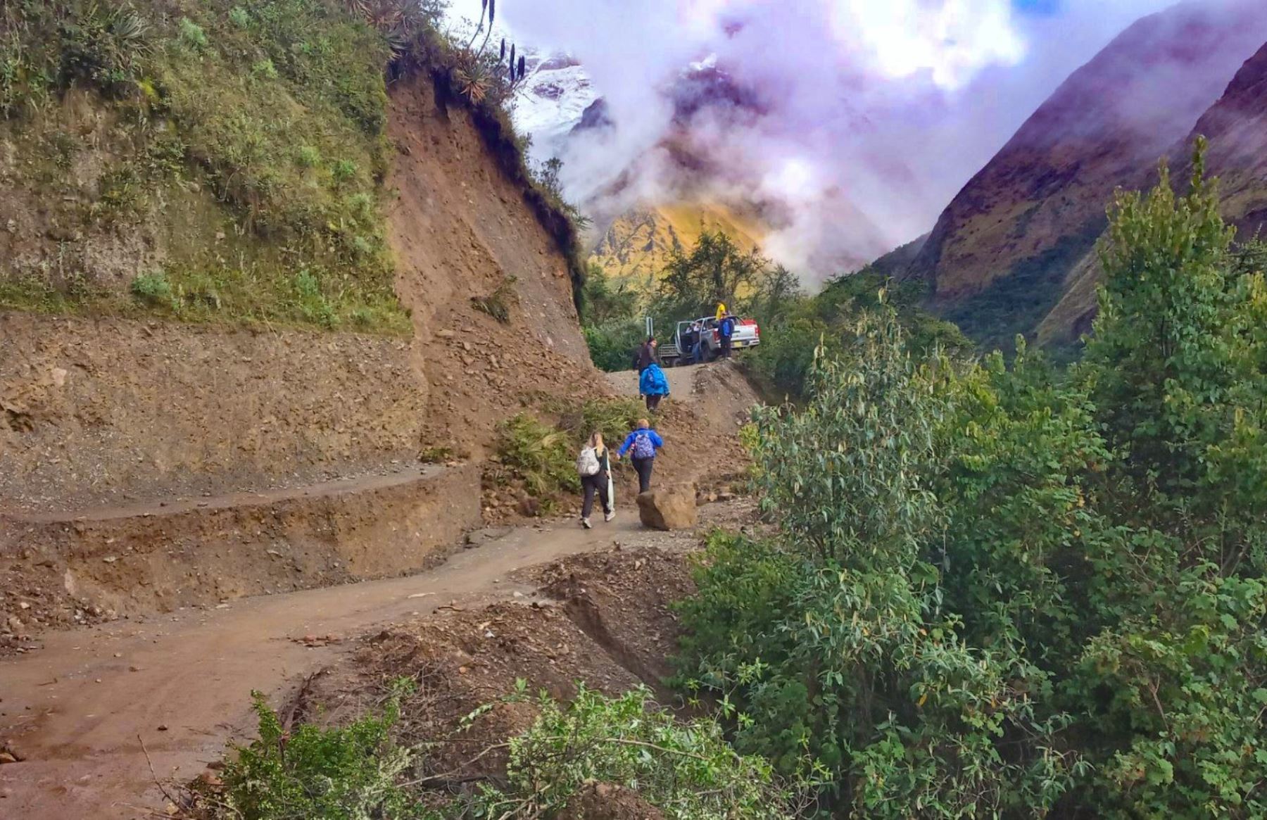 Autoridades de Cusco suspenden el ingreso de turistas a la laguna Humantay por peligros de caída de desprendimientos de rocas y deslizamientos a causa de las lluvias intensas. ANDINA/Difusión