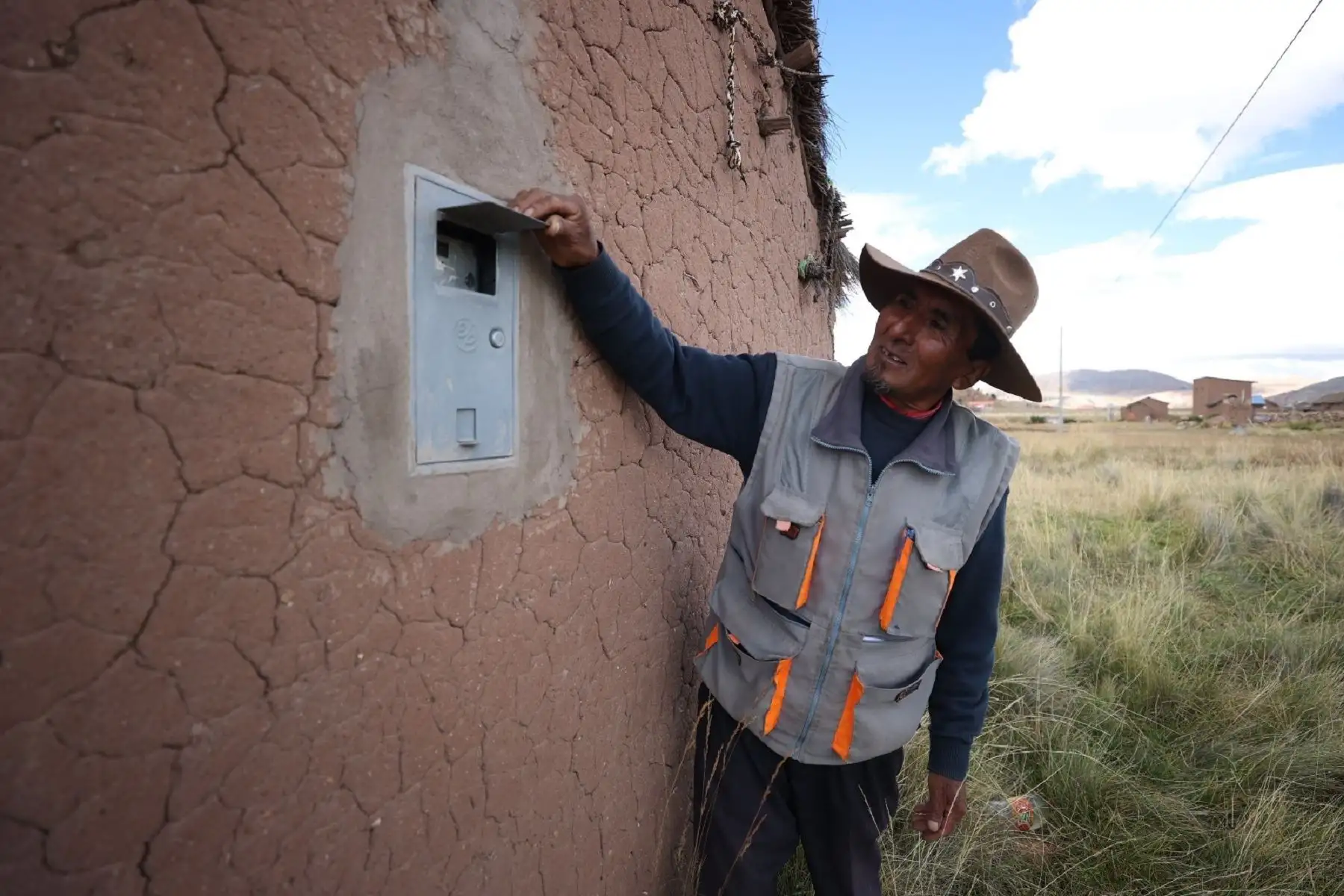 Minem llevará energía eléctrica a más de 228,000 personas en zonas rurales este año. Cortesía Minem