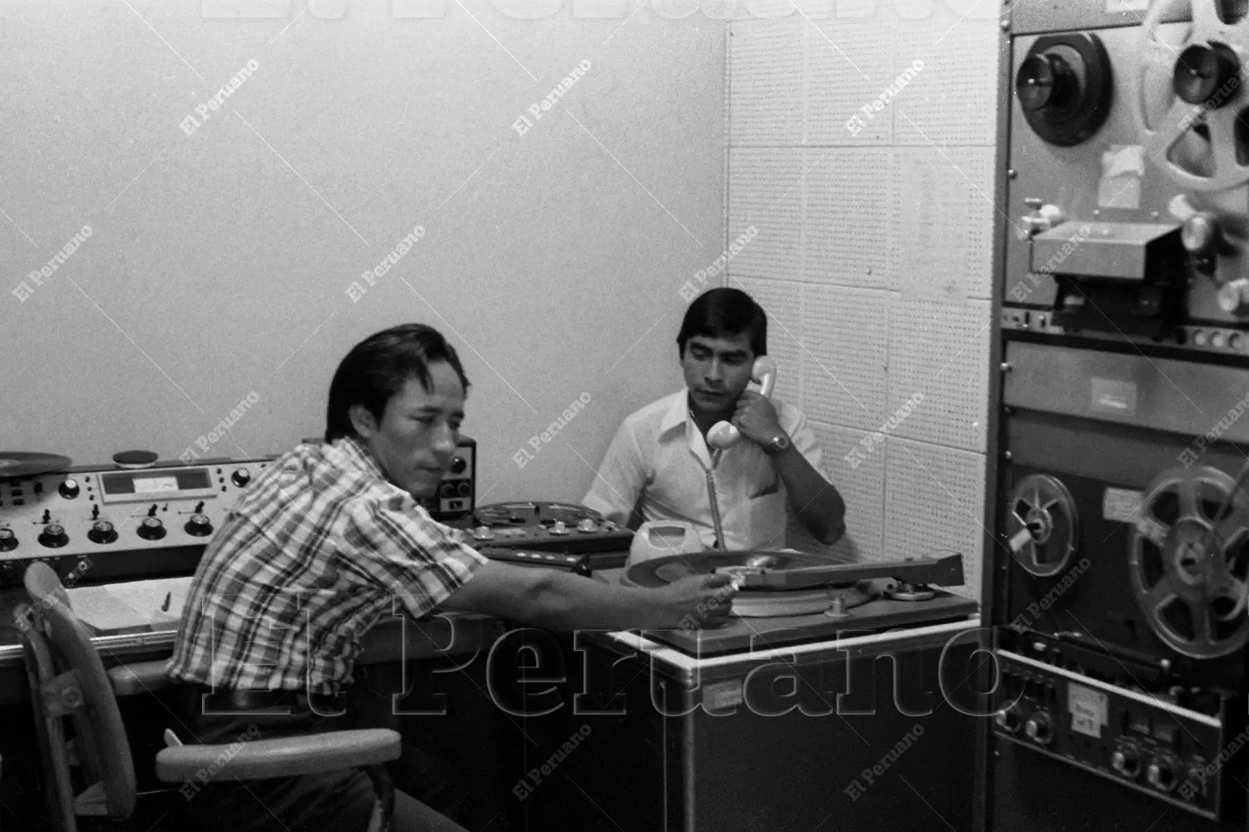 Lima - 17 mayo 1980 / Personal y equipos de transmisión de Radio Nacional del Perú. Foto: Archivo Histórico de El Peruano / Bernabé Wong
