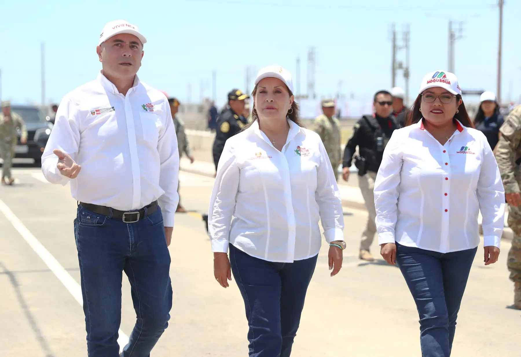 La presidenta de la república, Dina Boluarte, participa en la ceremonia de entrega de llaves del Proyecto Villa Primavera - IV Etapa, en Moquegua. 
Foto: ANDINA/Prensa Presidencia