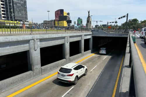 Hoy jueves 30 de enero de 2025 fue reabierto al tránsito vehicular el túnel de acceso a la vía expresa de Paseo de la República, tras concluirse los trabajos a nivel de superficie de la galería de conexión de la estación Central de la Línea 2 del Metro con la estación Central del Metropolitano. Foto: ANDINA/Daniel Bracamonte