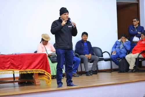 Ministro de Energía y Minas, Jorge Montero Cornejo en la Mesa Ejecutiva de Trabajo de la Cuenca de Llalimayo, realizada en el Teatrín Municipal de Ayaviri, Puno. Fotos : Cortesía.