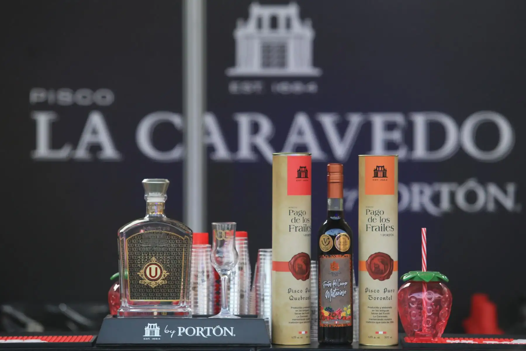 Productores, bartenders y amantes del buen pisco, se reúnen en el XIX Festival del Pisco Sour 2025 en la Plaza de Armas de Santiago de Surco. FOTO:ANDINA/Hector Vinces
