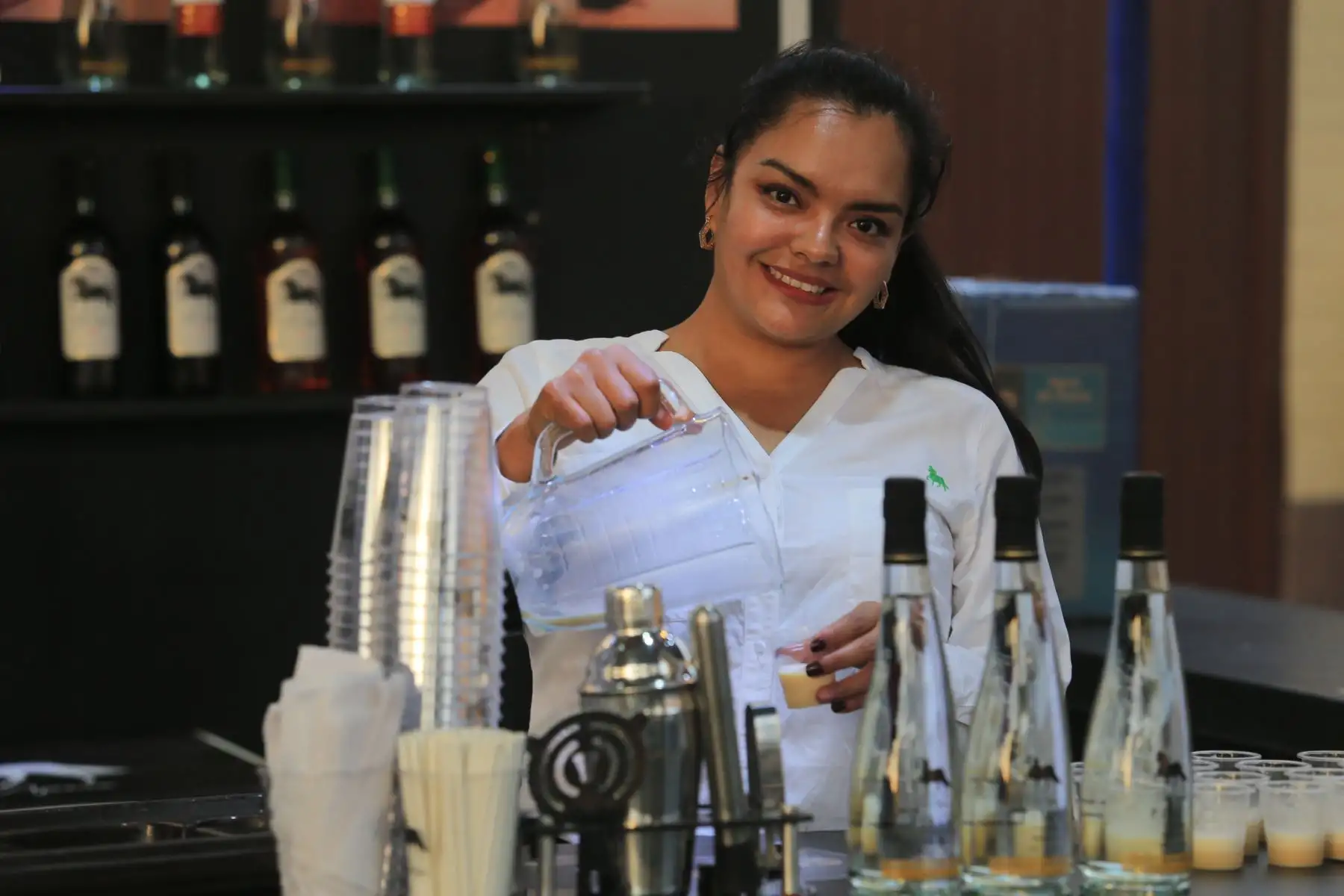 Productores, bartenders y amantes del buen pisco, se reúnen en el XIX Festival del Pisco Sour 2025 en la Plaza de Armas de Santiago de Surco. FOTO:ANDINA/Hector Vinces