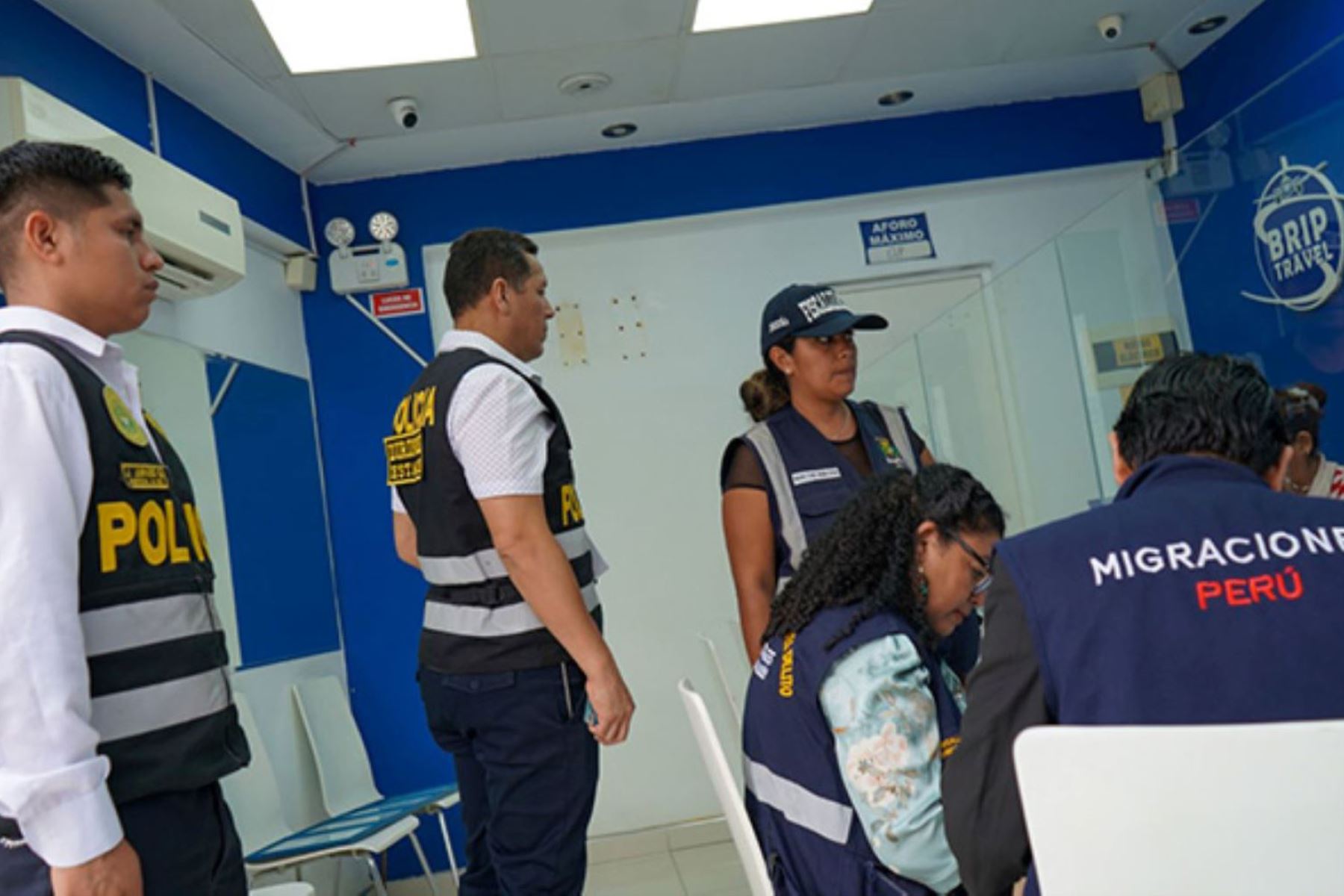 Migraciones realiza operativos en agencia de viaje en el distrito de Breña. Foto: ANDINA/difusión.