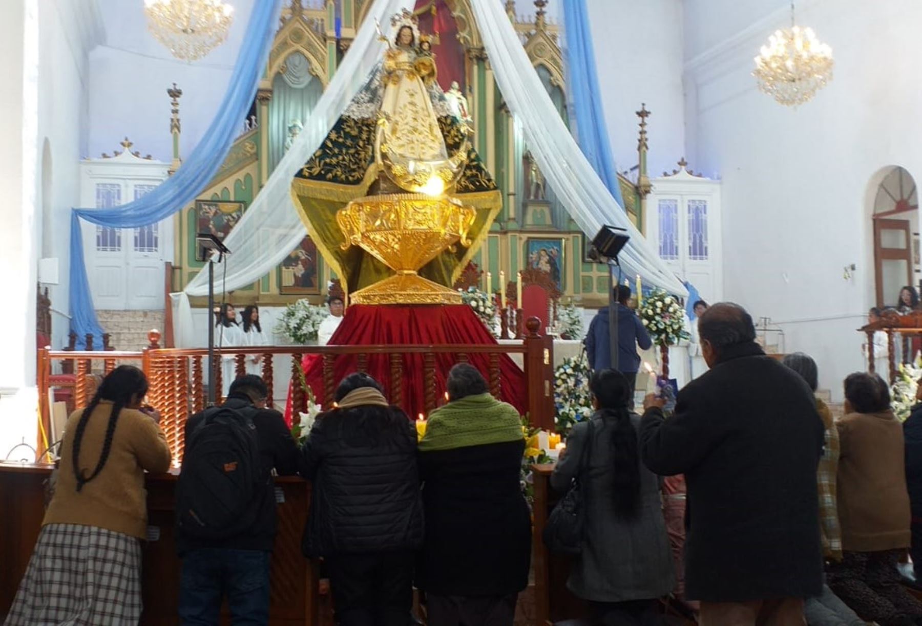 Los puneños manifiestan su gran devoción a la Virgen de la Candelaria, patrona de Puno, y participan de las novenas, las misas que se realizan en los días previos a la gran festividad que empieza el 2 de febrero. ANDINA/Difusión