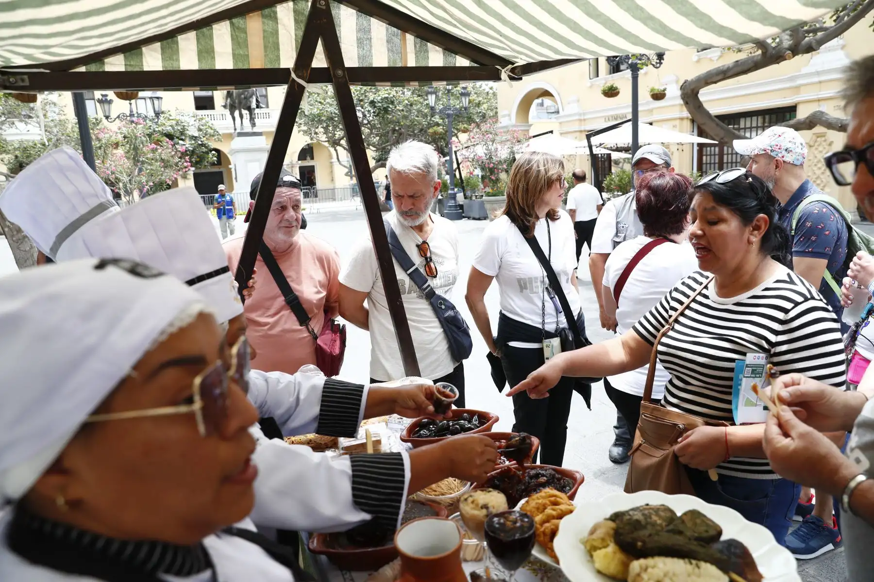 En el Festival del Pisco Sour y el Chilcano, que se realizará el sábado 1 de febrero en la Plaza de Armas de Lima, también se hará presente la gastronomía, ofreciendo al público asistente una gran variedad de platos típicos y postres de todas las regiones del Perú. Foto: ANDINA/Daniel Bracamonte