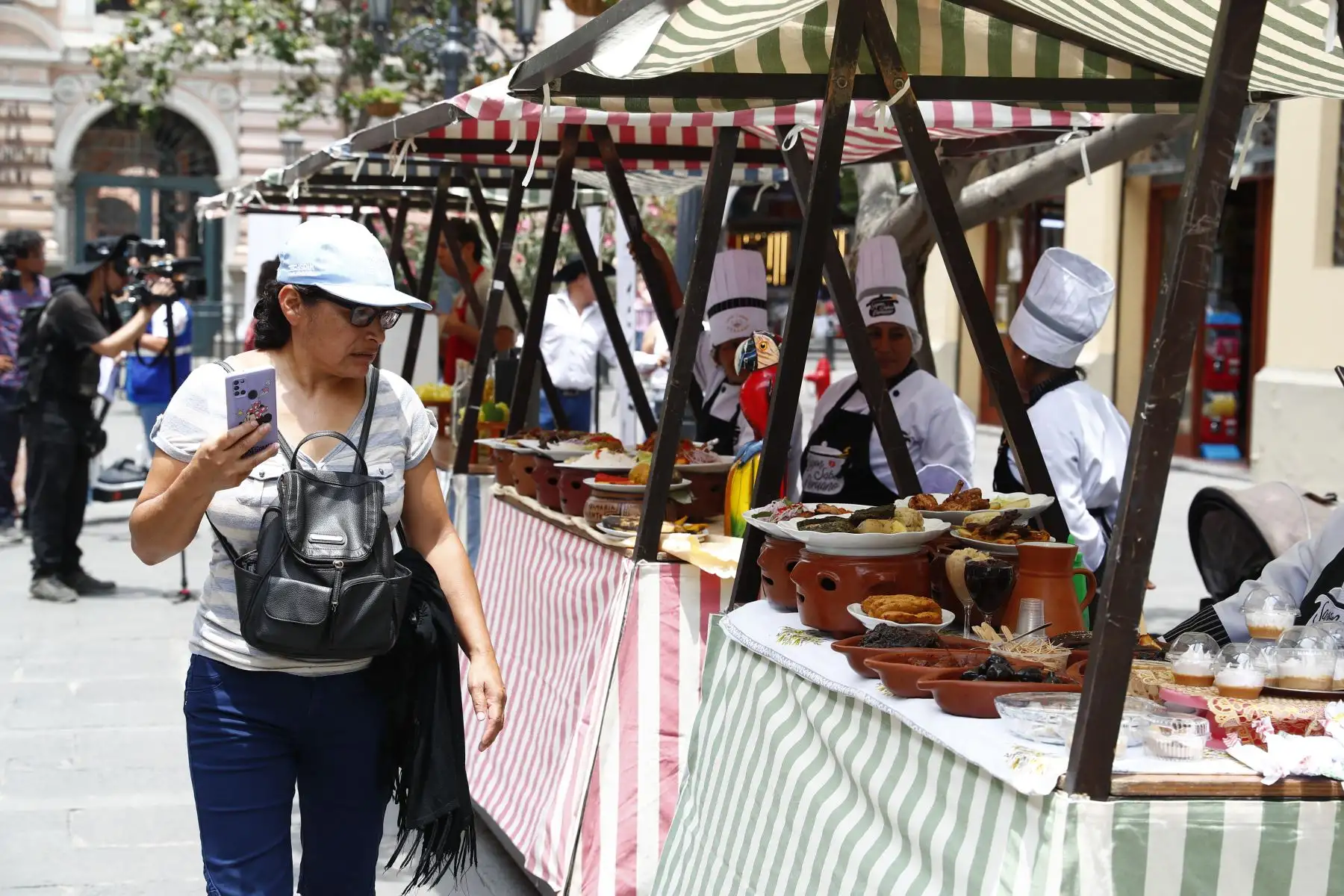 En el Festival del Pisco Sour y el Chilcano, que se realizará el sábado 1 de febrero en la Plaza de Armas de Lima, también se hará presente la gastronomía, ofreciendo al público asistente una gran variedad de platos típicos y postres de todas las regiones del Perú. Foto: ANDINA/Daniel Bracamonte
