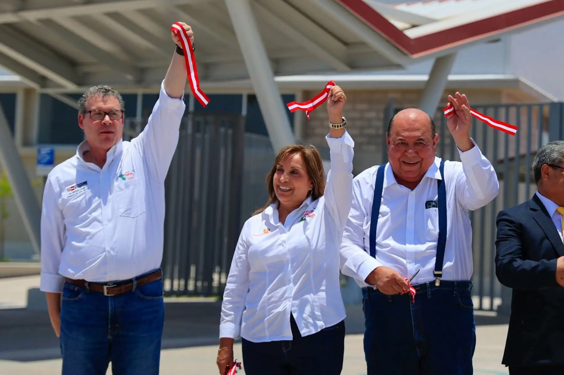 La presidenta Dina Boluarte participa en la ceremonia de inauguración del nuevo local del Colegio de Alto rendimiento (COAR) de Tacna. 
Foto: ANDINA/Prensa Presidencia