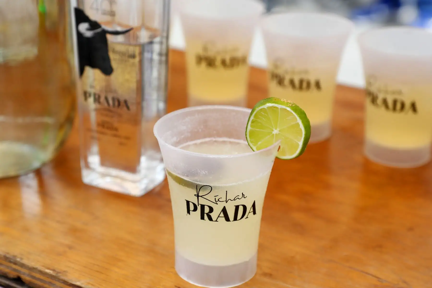 Durante el Festival del Pisco Sour y el Chilcano, que se realizará el sábado 1 de febrero en la Plaza de Armas de Lima, se ofrecerán al público asistente uno 4000 vasos de pisco y chilcano, y se presentará la copa gigante de pisco sour, la cual tendrá una capacidad estimada de 20 litros. Foto: ANDINA/Daniel Bracamonte