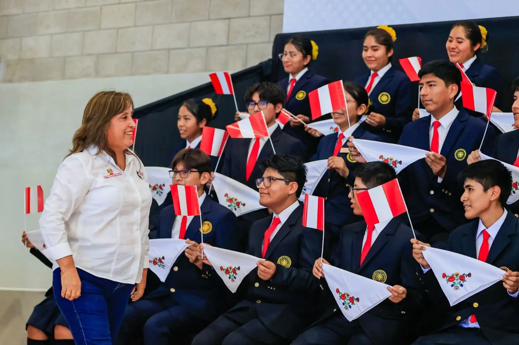 La presidenta Dina Boluarte participa en la ceremonia de inauguración del nuevo local del Colegio de Alto rendimiento (COAR) de Tacna. 
Foto: ANDINA/Prensa Presidencia