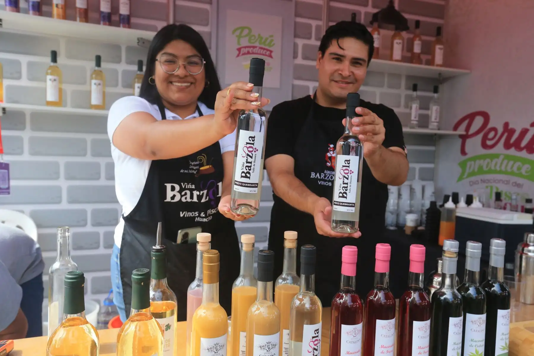 El Ministerio de la Producción y la Municipalidad Distrital de Barranco,  inauguran Feria Perú Produce por el Día Nacional del Pisco Sour, que contará con la participación de más 45 mype entre bodegas pisqueras, gastronómicas y alimentos y bebidas en general. 

Los empresarios de Ica, Lima, Tacna, Moquegua, entre otros, ofertarán lo mejor de su producción a precios increíbles de feria. FOTO:ANDINA/Hector Vinces.