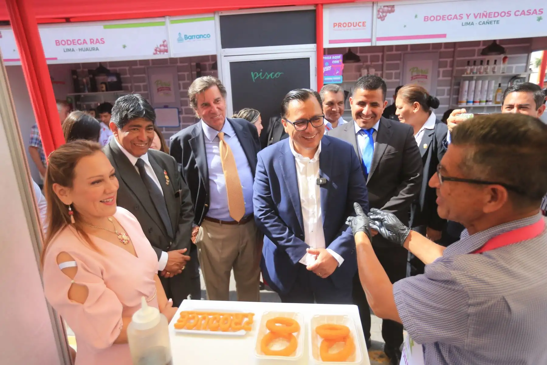 El Ministerio de la Producción y la Municipalidad Distrital de Barranco,  inauguran Feria Perú Produce por el Día Nacional del Pisco Sour, que contará con la participación de más 45 mype entre bodegas pisqueras, gastronómicas y alimentos y bebidas en general. 

Los empresarios de Ica, Lima, Tacna, Moquegua, entre otros, ofertarán lo mejor de su producción a precios increíbles de feria. FOTO:ANDINA/Hector Vinces.