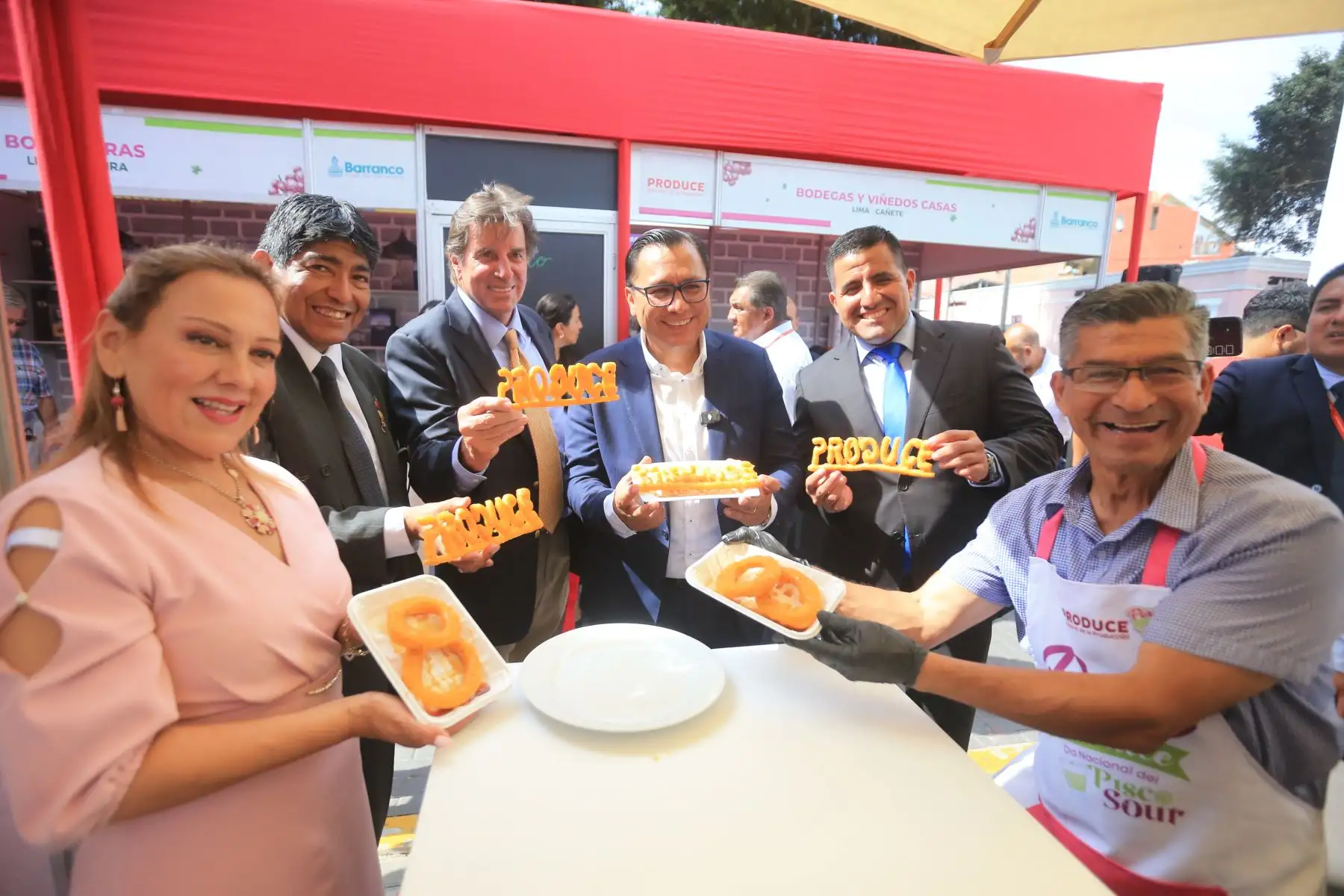 El Ministerio de la Producción y la Municipalidad Distrital de Barranco,  inauguran Feria Perú Produce por el Día Nacional del Pisco Sour, que contará con la participación de más 45 mype entre bodegas pisqueras, gastronómicas y alimentos y bebidas en general. 

Los empresarios de Ica, Lima, Tacna, Moquegua, entre otros, ofertarán lo mejor de su producción a precios increíbles de feria. FOTO:ANDINA/Hector Vinces.