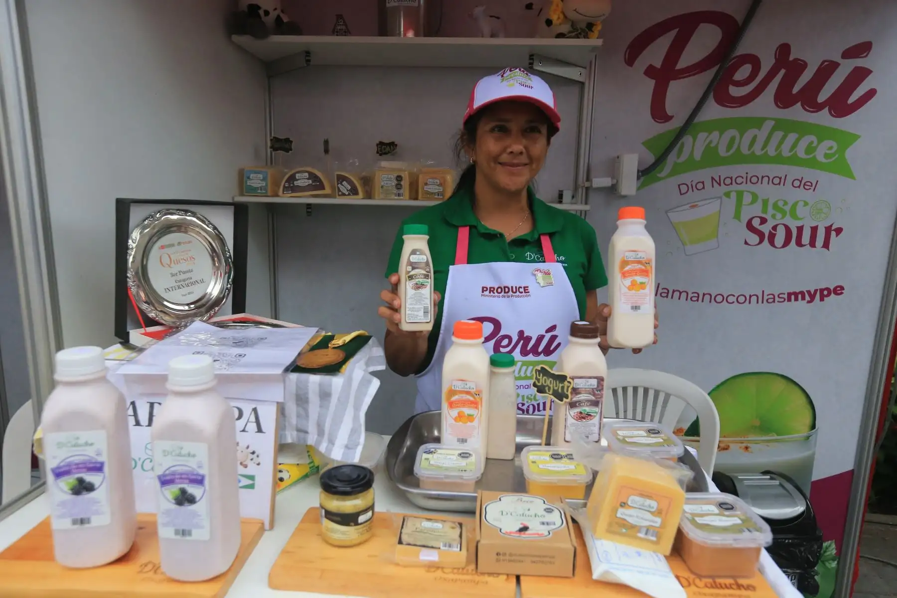 El Ministerio de la Producción y la Municipalidad Distrital de Barranco,  inauguran Feria Perú Produce por el Día Nacional del Pisco Sour, que contará con la participación de más 45 mype entre bodegas pisqueras, gastronómicas y alimentos y bebidas en general. 

Los empresarios de Ica, Lima, Tacna, Moquegua, entre otros, ofertarán lo mejor de su producción a precios increíbles de feria. FOTO:ANDINA/Hector Vinces.