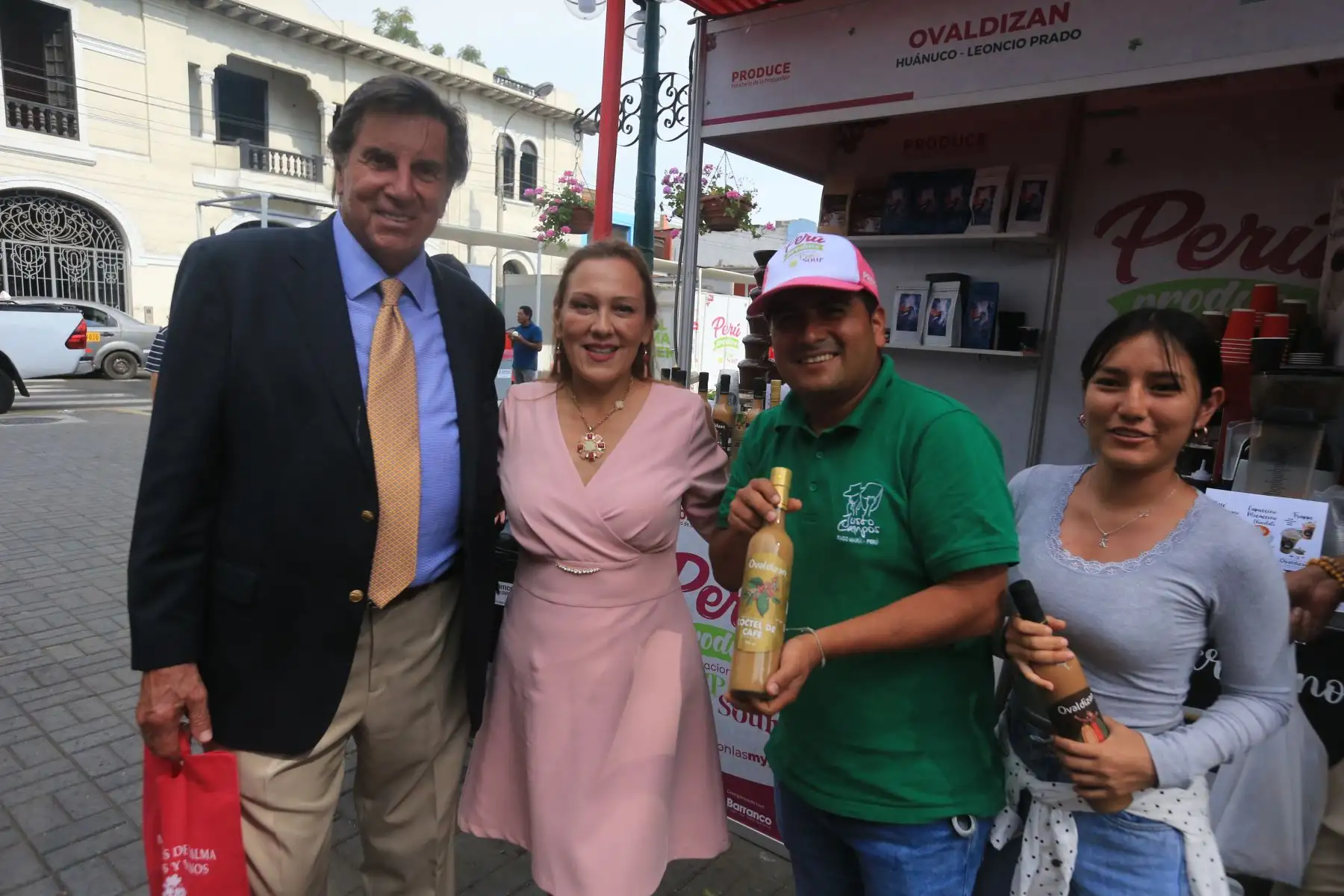 El Ministerio de la Producción y la Municipalidad Distrital de Barranco,  inauguran Feria Perú Produce por el Día Nacional del Pisco Sour, que contará con la participación de más 45 mype entre bodegas pisqueras, gastronómicas y alimentos y bebidas en general. 

Los empresarios de Ica, Lima, Tacna, Moquegua, entre otros, ofertarán lo mejor de su producción a precios increíbles de feria. FOTO:ANDINA/Hector Vinces.